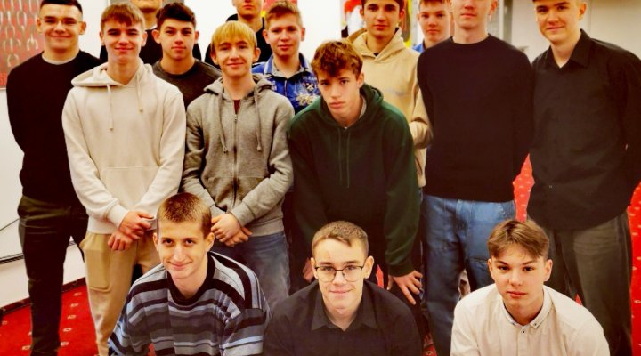 Zdjęcie grupowe uczniów